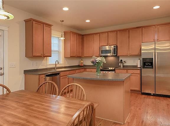 4th image of 117 E Fenway Ave