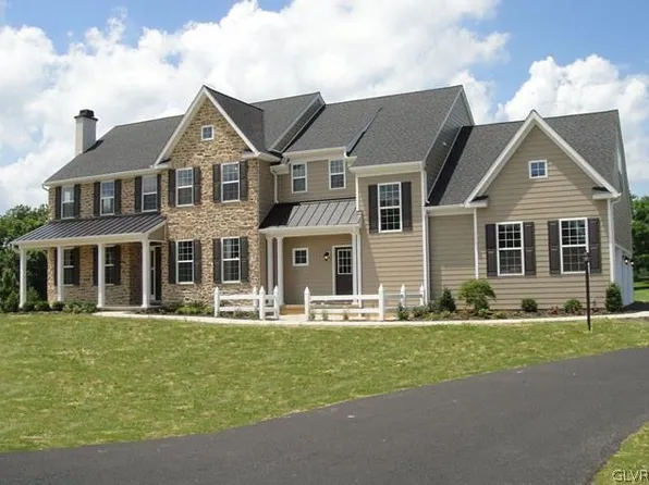 2615 Long Ridge Dr, Hellertown, PA 18055