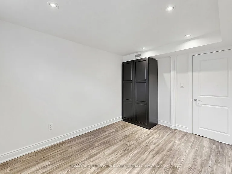 18 King Richard Ct #LOWER — Photo 24