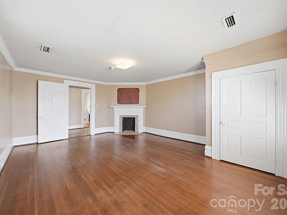 25th image of 121 5th Ave NE