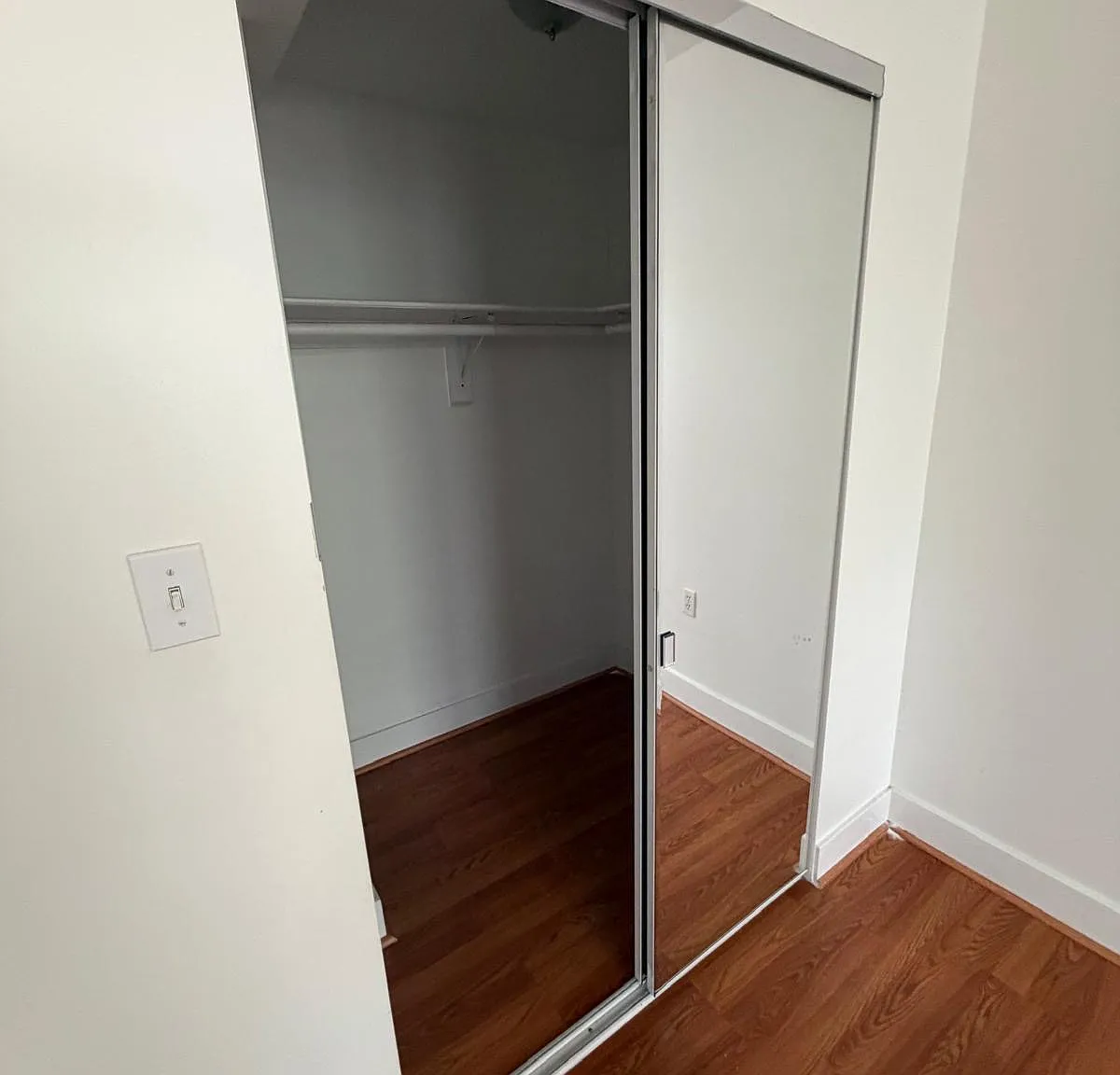 2 bed, 650 sqft, $2,300 — Photo 2