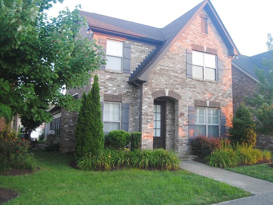 1st image of 1112 Paddock Park Cir