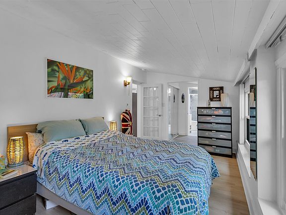 4th image of 3194 Taft Street