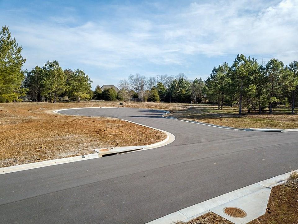 2nd image of 301 Kellylyn Lndg