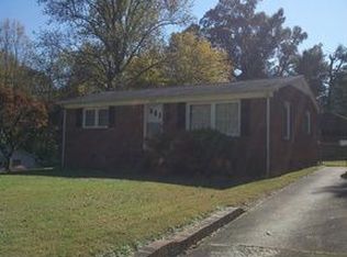 325 E J St, Newton, NC 28658