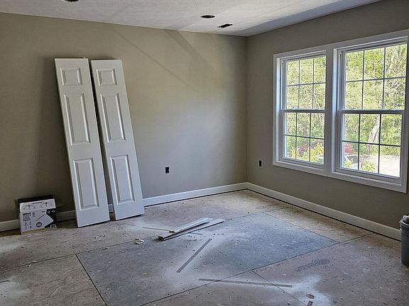 4th image of 1215 Oak Ave