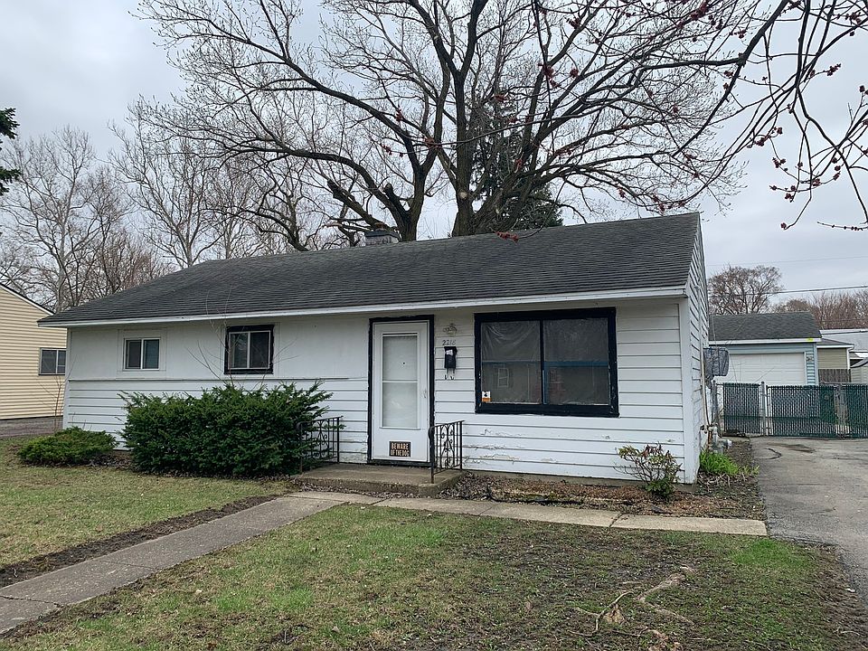 2nd image of 2218 Marmion Ave