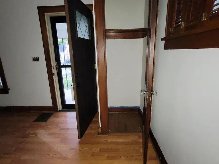 2208 Barrymore Ave — Photo 13