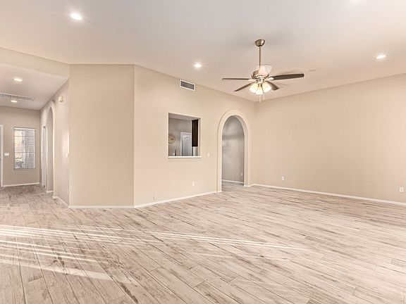 3rd image of 11644 N 114th Pl