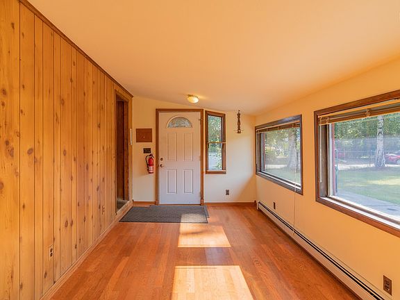 2nd image of 1701 Tamarack St