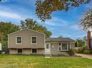 42780 Buckingham Dr, Sterling Heights, MI