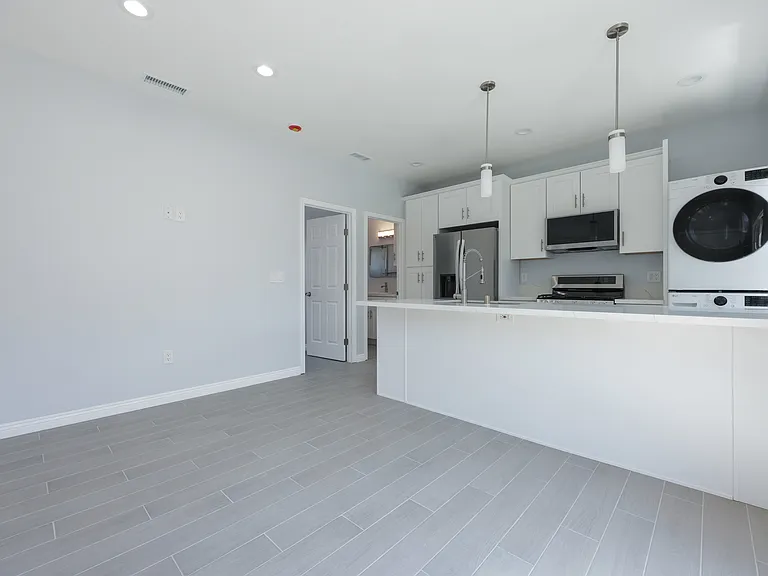 4839 Mansfield St — Photo 24
