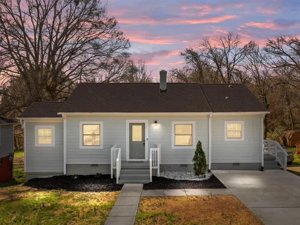 408 W Gilbreath St, Graham, NC 27253