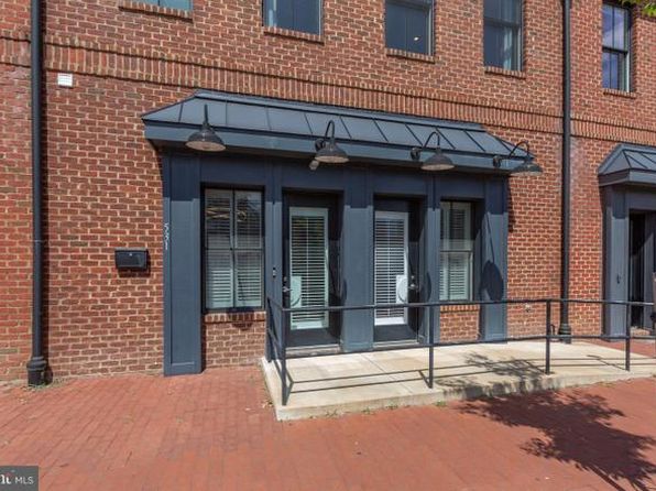 531 William St #1