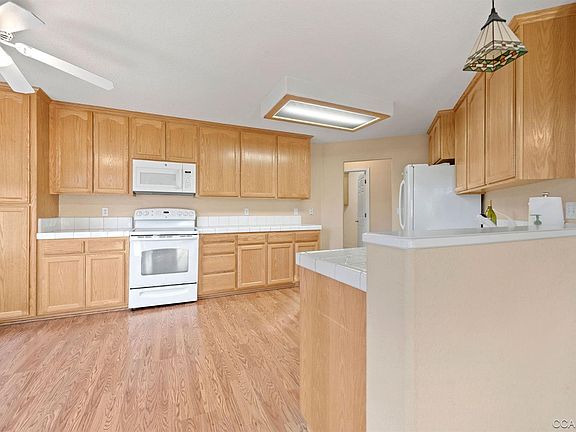 5th image of 978 Country Ln #16