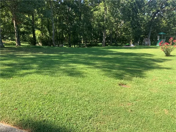 13813 Canterbury Dr #9, Siloam Springs, AR 72761