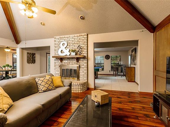 2nd image of 405 Kelley Ct