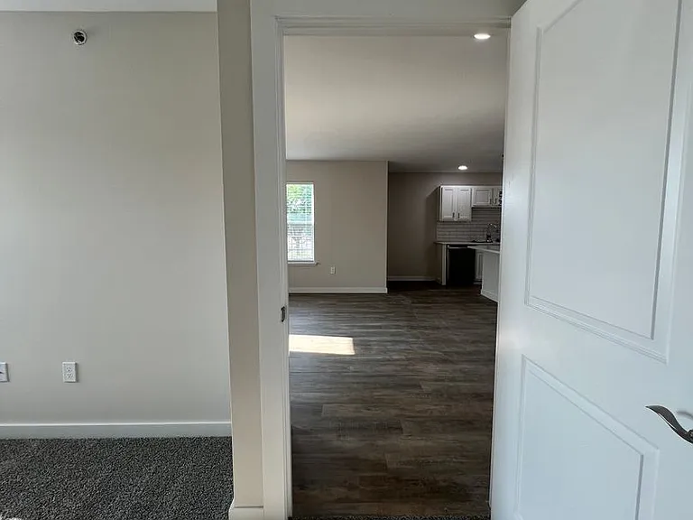 950 S Hebron Ave — Photo 19