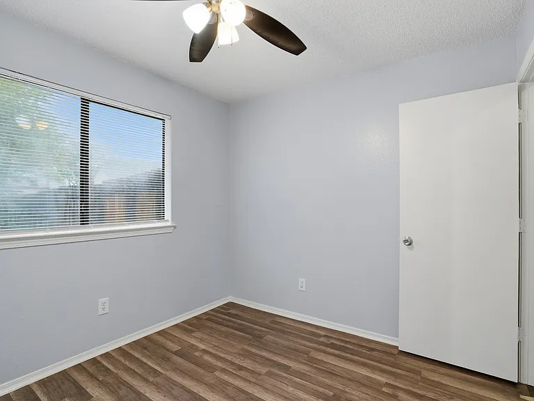 2540 Winter Oak St — Photo 9