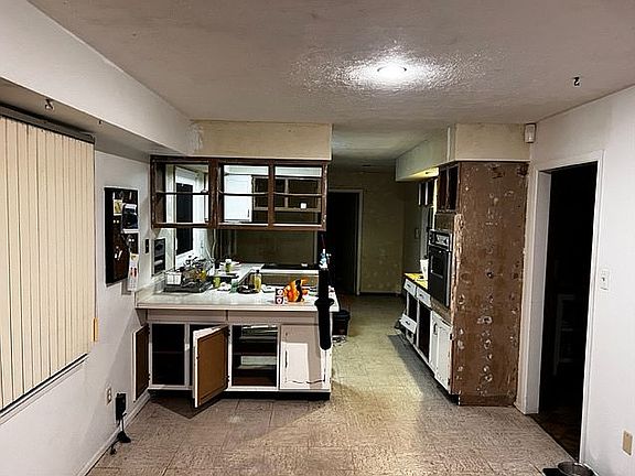3rd image of 11 Concord Dr