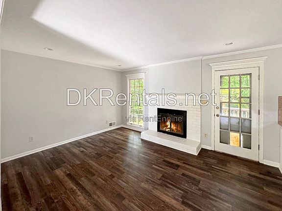 3rd image of 1580 Bainbridge Ln