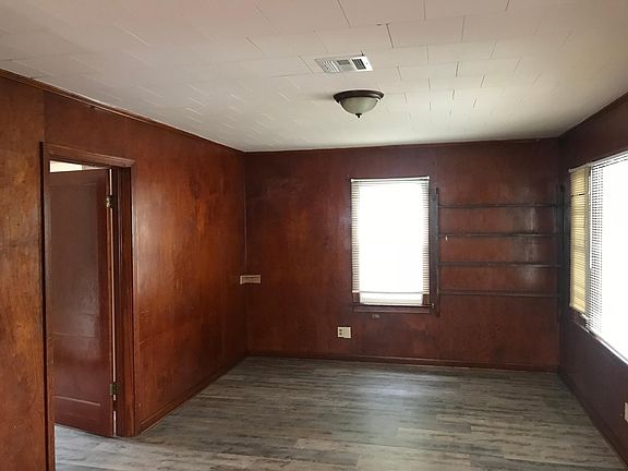 4th image of 131 Woodrow St