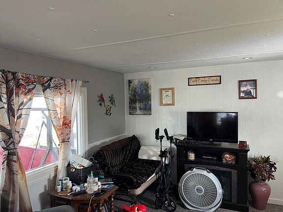 3rd image of 12030 Holly Dr