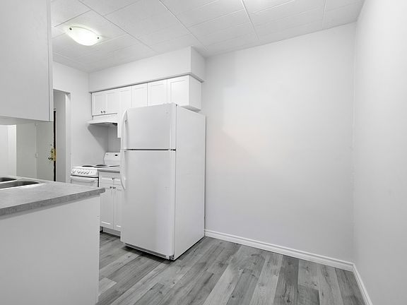 3rd image of 591 Wellington Ave #302