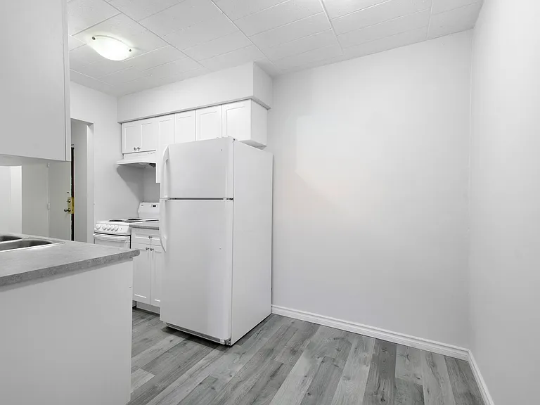 591 Wellington Ave #302 — Photo 3