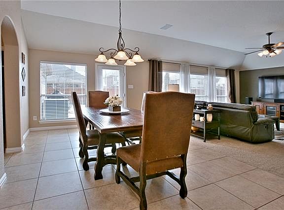 5th image of 405 Sodbury Ct
