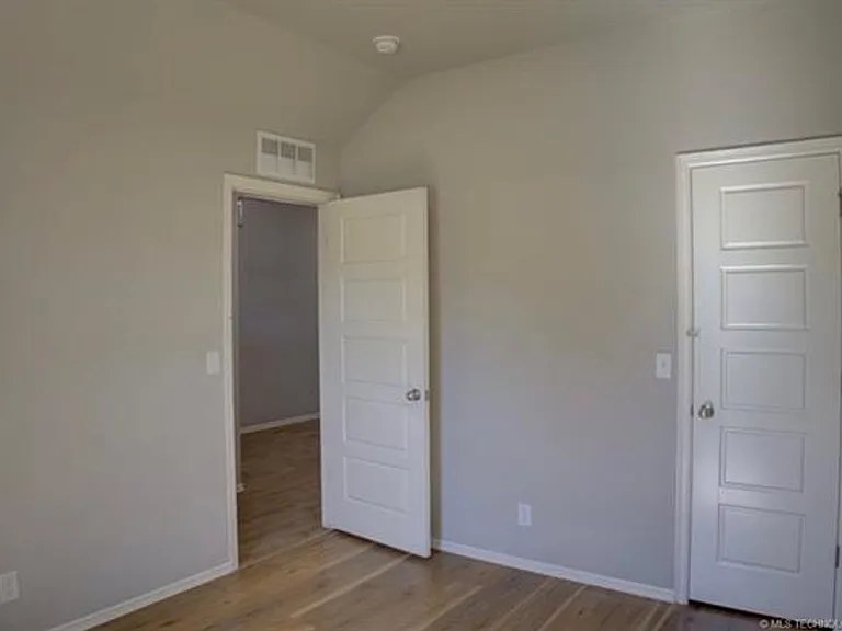 7012 S Elder Ave — Photo 26