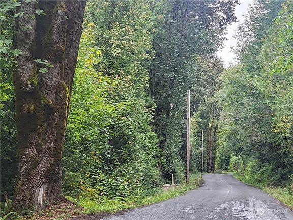 3rd image of 1840 W Deegan Rd W