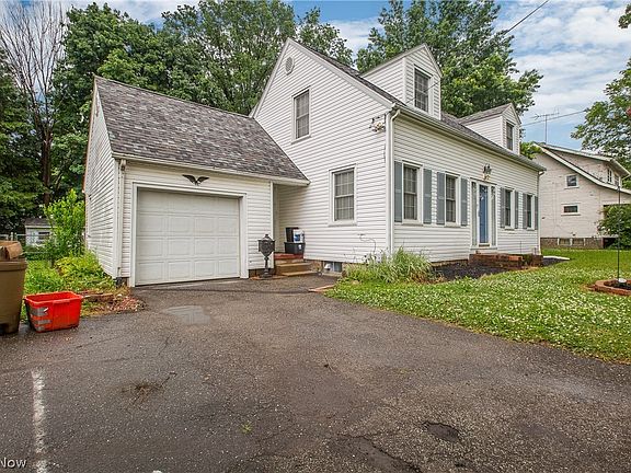 2nd image of 471 Robinson Ave