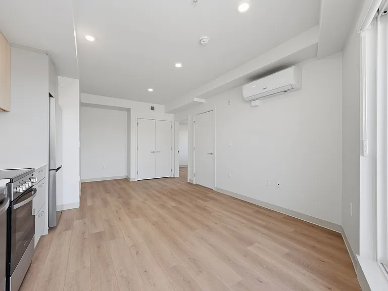 1529 Oxford St — Photo 117