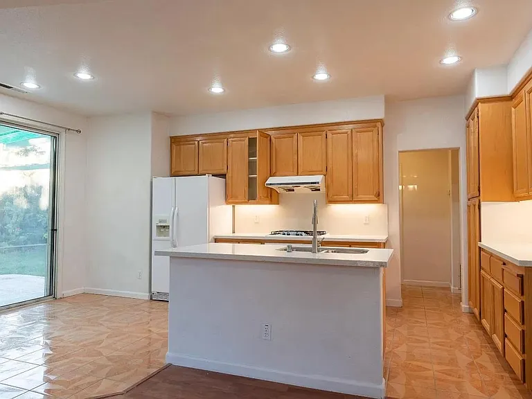 3815 Twin Falls Ct — Photo 4