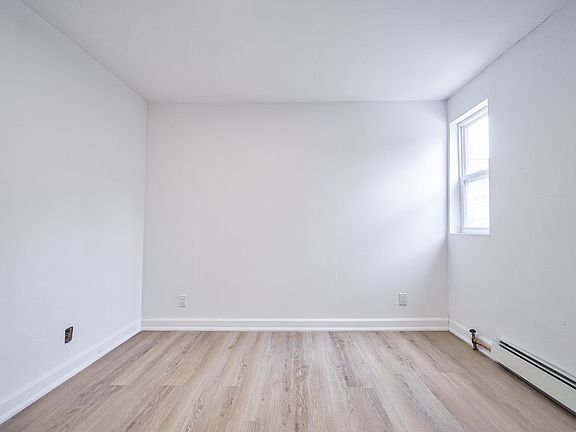 5th image of 1046 Bathurst St #1-Bedroom