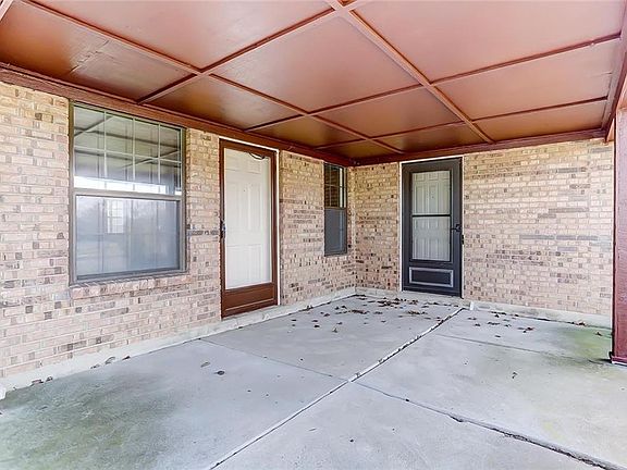 3rd image of 965 Pine Needles Dr