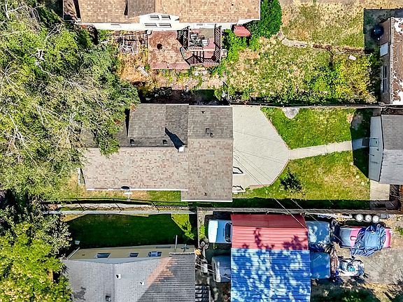 3rd image of 5215 Yakima Avenue