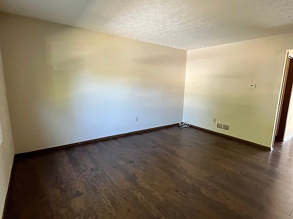 4th image of 1581 Park Place Dr
