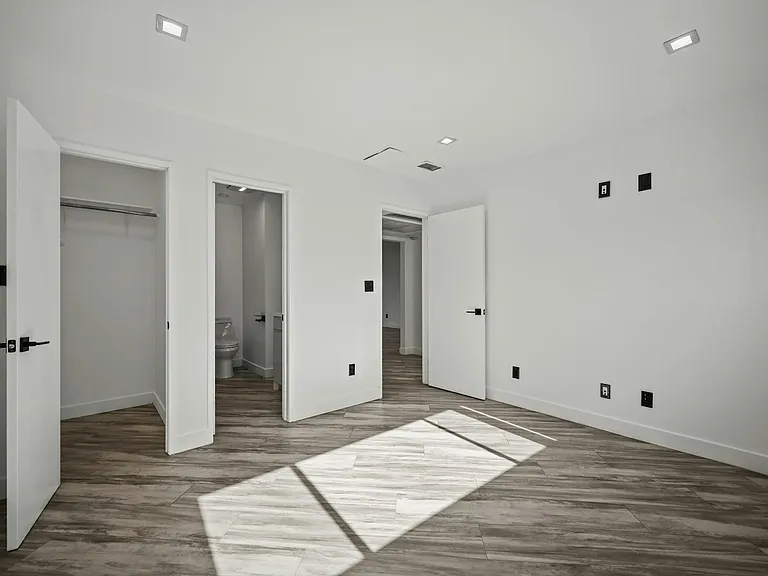955 N Oxford Ave #5 — Photo 24