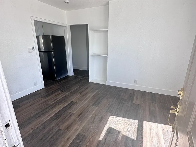 611 N Kaweah St #601 — Photo 3