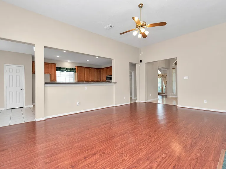 1915 Crescent Oak Dr — Photo 16