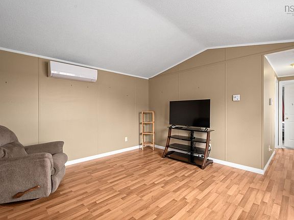 5th image of 28 Cedar Ln