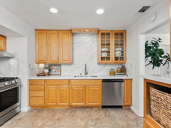 2nd image of 34 Ruby St