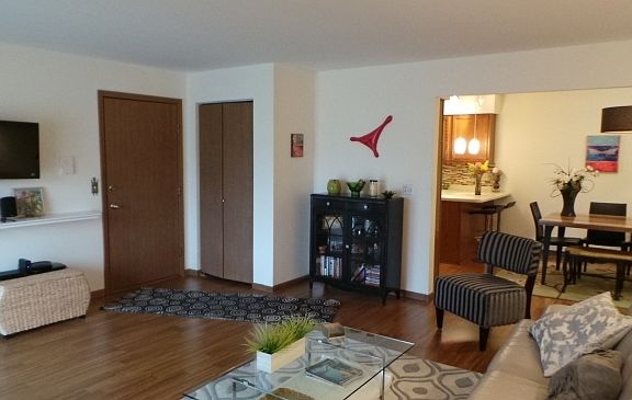 Entrance from LR into kitche