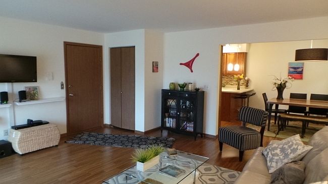 Entrance from LR into kitche