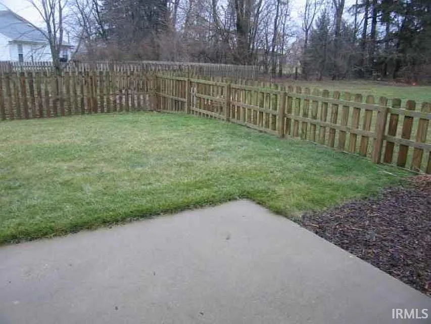 3 bed, 2.0 bath, 1236 sqft, $1,595 — Photo 2