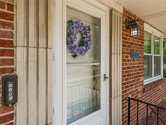 3rd image of 5907 Jamieson Ave #5907/5909