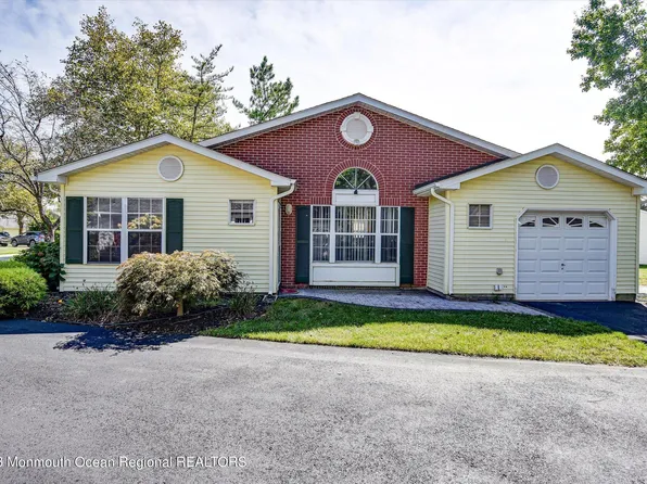 8 Morden Close, Freehold, NJ 07728