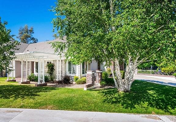 5th image of 26050 Lucerne Ct